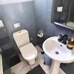 Cozy Apt, Near Airport With 100mbit Internet アパート ラルナカ