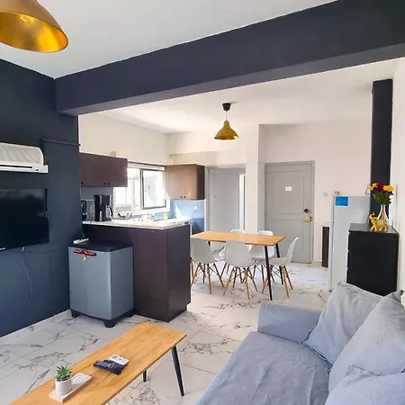 Apartman Cozy Apt, Near Airport With 100mbit Internet