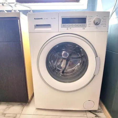 Cozy Apt, Near Airport With 100mbit Internet Apartment