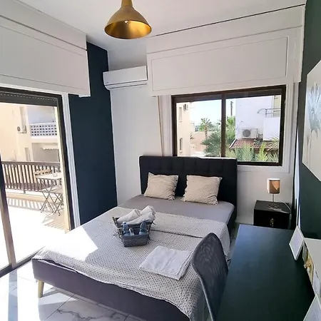 Cozy Apt, Near Airport With 100mbit Internet ラルナカ