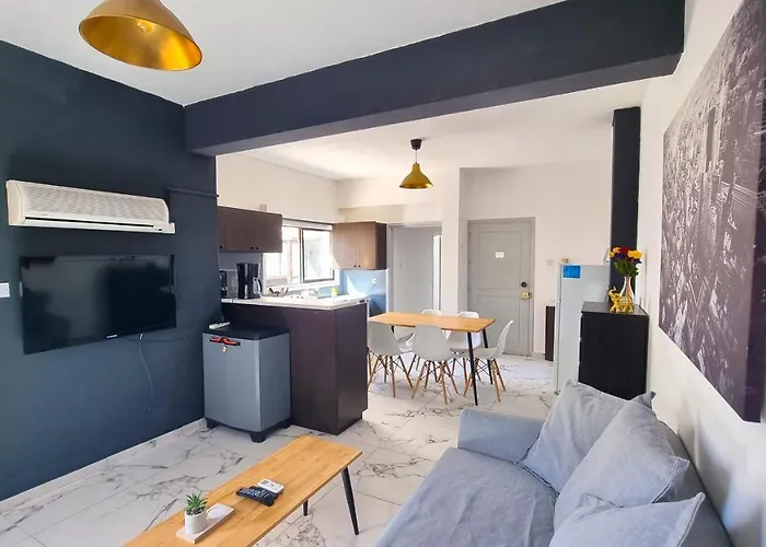 Appartement Cozy Apt, Near Airport With 100mbit Internet