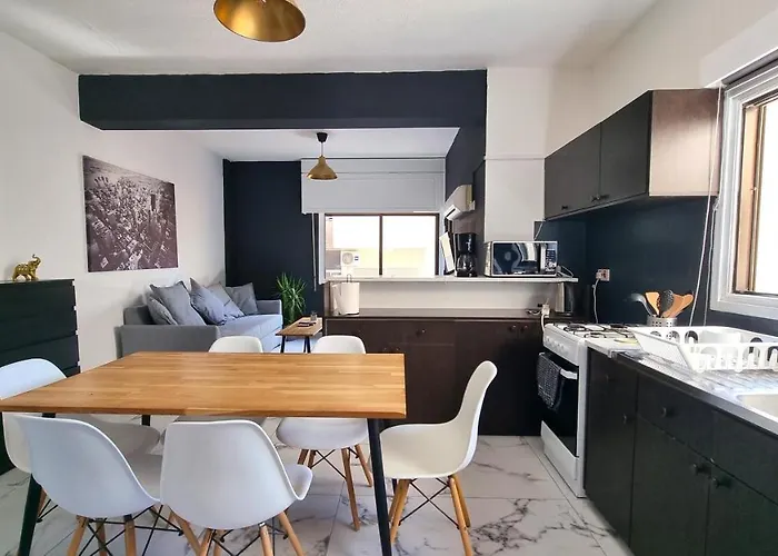 Appartement Cozy Apt, Near Airport With 100mbit Internet *