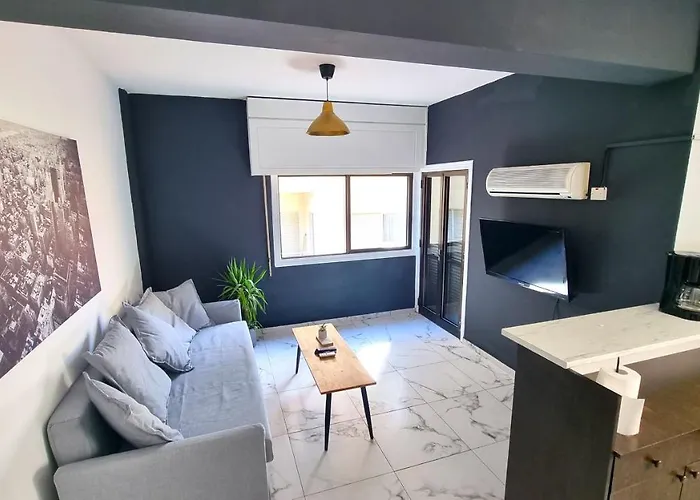 Cozy Apt, Near Airport With 100mbit Internet