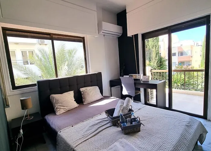 Cozy Apt, Near Airport With 100mbit Internet 拉纳卡