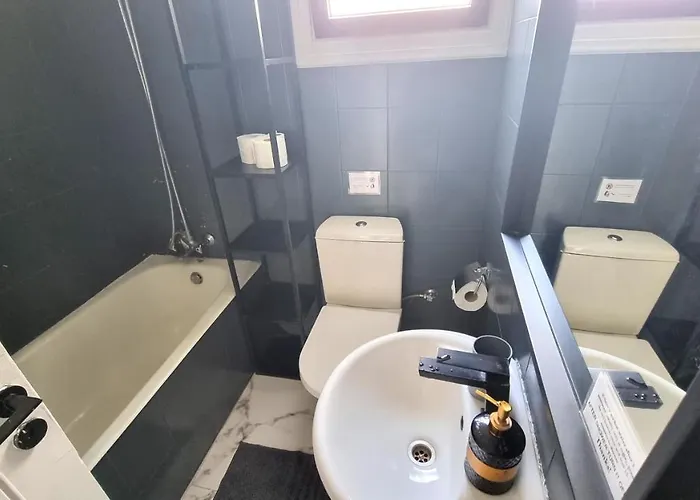 Cozy Apt, Near Airport With 100mbit Internet